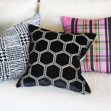 Carregar imagem no visualizador da galeria, Manipur Noir Velvet Decorative Pillow