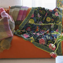 Carregar imagem no visualizador da galeria, Montaigne Rosewood Throw
