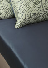 Carregar imagem no visualizador da galeria, Dodo Pavone Fitted Sheet Blue