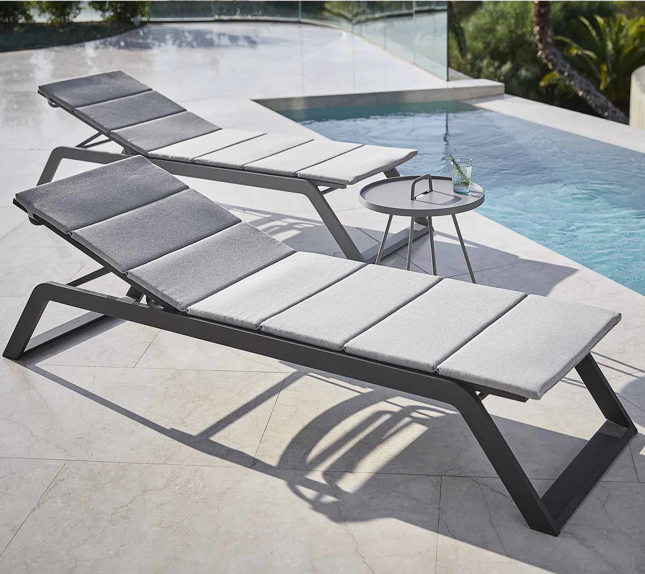Siesta sunbed with cushion