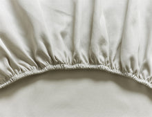 Carregar imagem no visualizador da galeria, Embroidered Dodo Pavone Fitted Sheet Ivory
