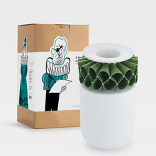 Carregar imagem no visualizador da galeria, A Gola de Rufos -  Large White Matt Vase