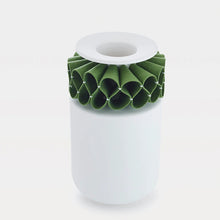 Carregar imagem no visualizador da galeria, A Gola de Rufos -  Large White Matt Vase