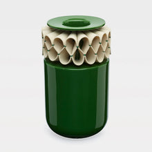 Carregar imagem no visualizador da galeria, A Gola de Rufos -  Large Green Vase