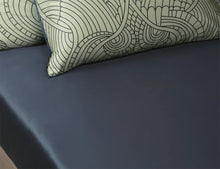 Carregar imagem no visualizador da galeria, Dodo Pavone Fitted Sheet Blue