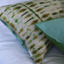 Load image into Gallery viewer, Shibori emerald cotton cushion