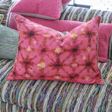 Load image into Gallery viewer, Shibori fucsia cotton cushion