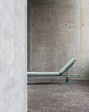 Carregar imagem no visualizador da galeria, Sun lounger aluminium eucalyptus green - August