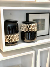 Carregar imagem no visualizador da galeria, A Gola de Rufos - Black  Bonbon Container