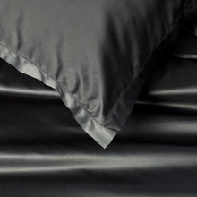 Carregar imagem no visualizador da galeria, Caviar duvet cover