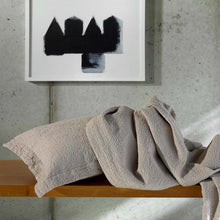 Carregar imagem no visualizador da galeria, Tamara matelassé bedspread