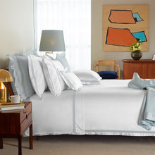 Carregar imagem no visualizador da galeria, Sonia duvet cover