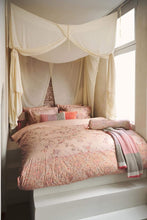 Carregar imagem no visualizador da galeria, Amor de Dios Duvet cover sand