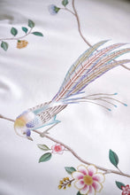 Carregar imagem no visualizador da galeria, Bamboo Blossom White Duvet Cover