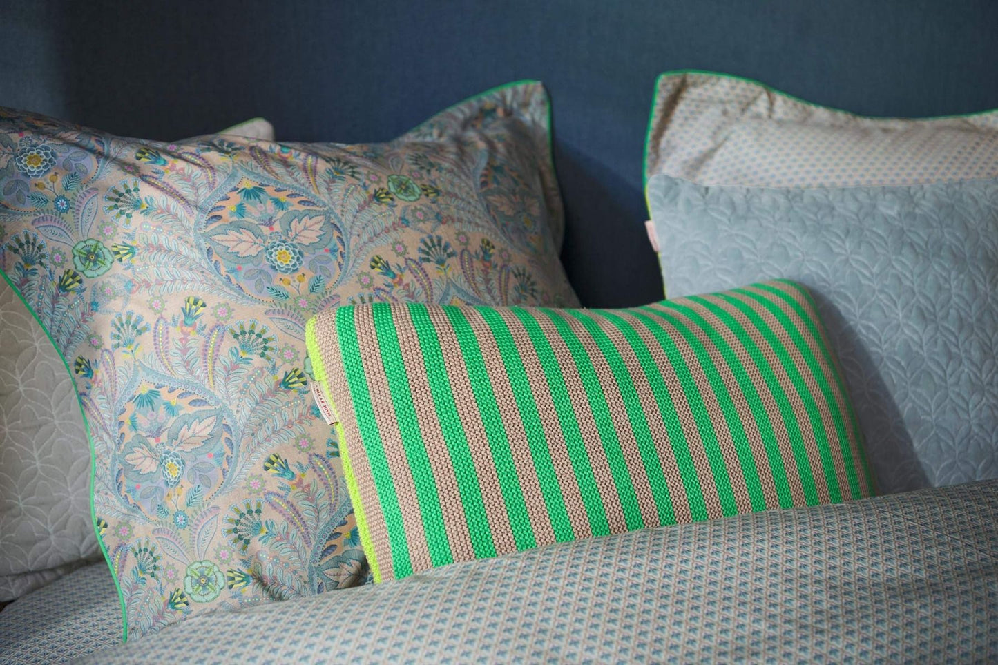 Bonsoir throw green