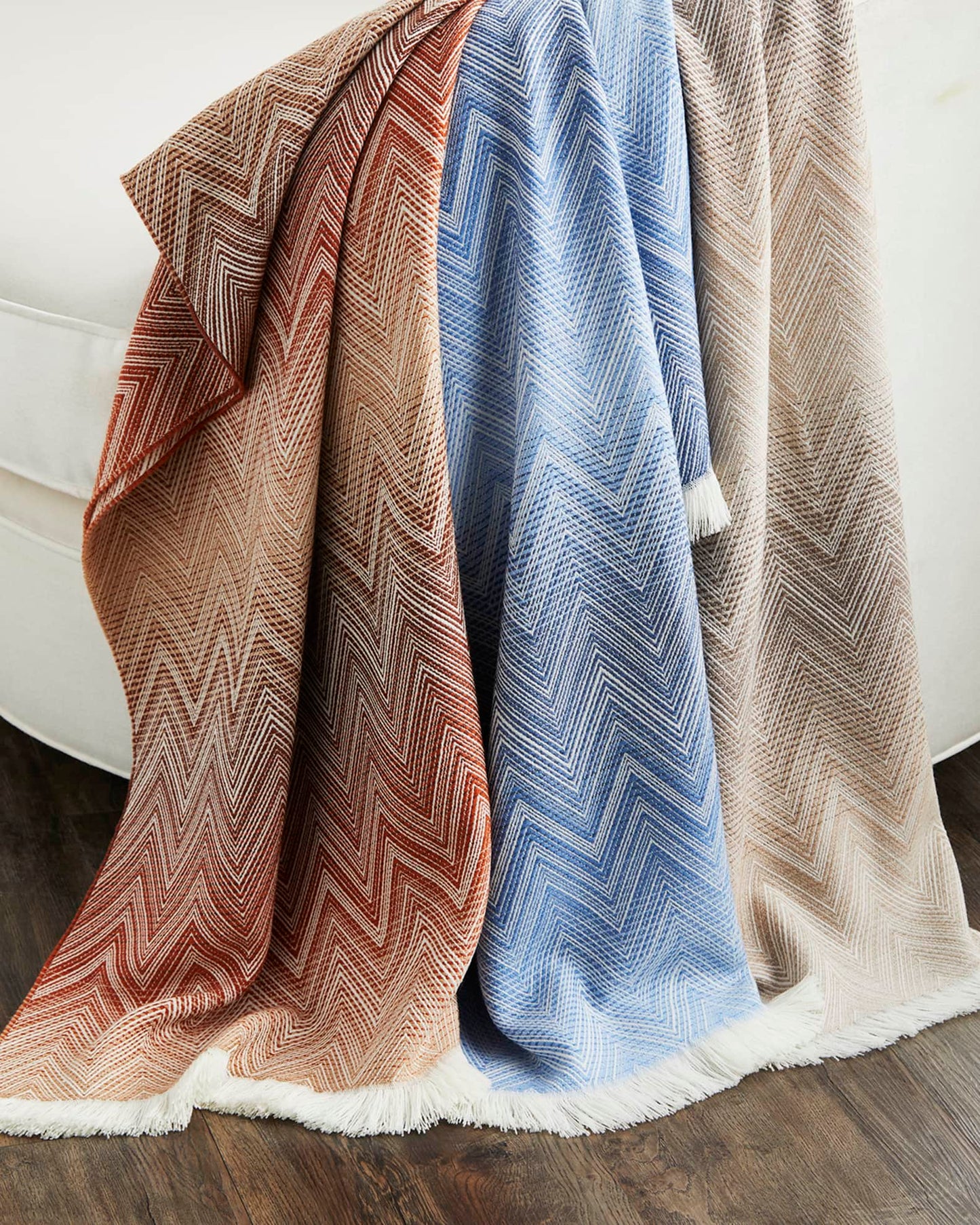 Timmy Throw - white