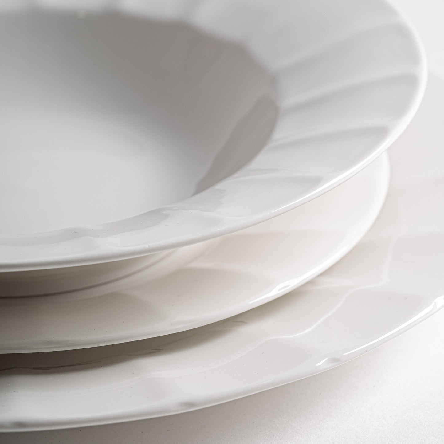 BONDEY CROCKERY (SET OF 18)