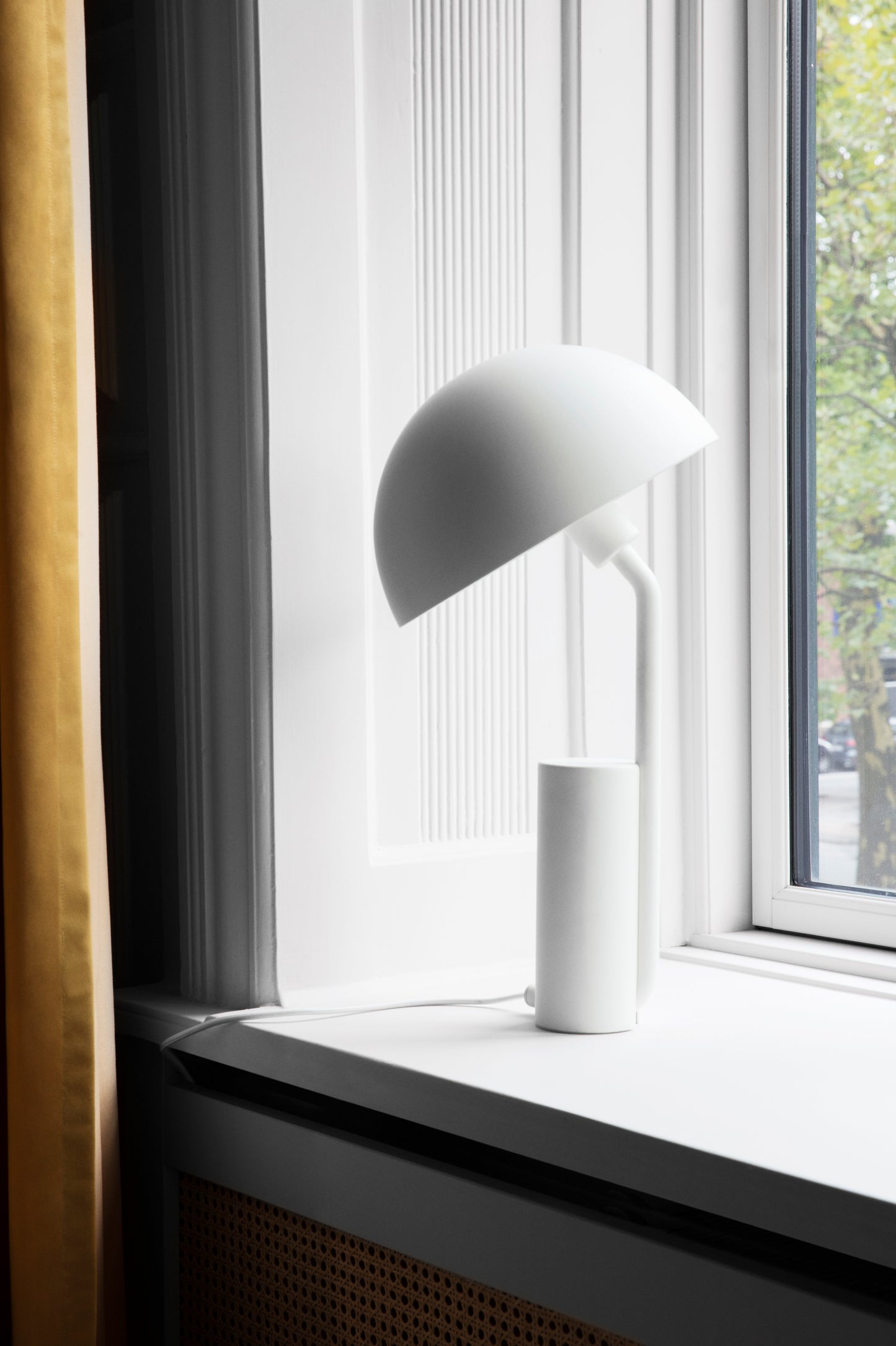 Cap table lamp