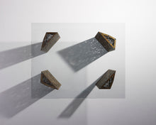 Carregar imagem no visualizador da galeria, Riddled table