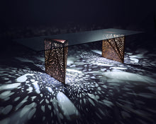 Carregar imagem no visualizador da galeria, Riddled table