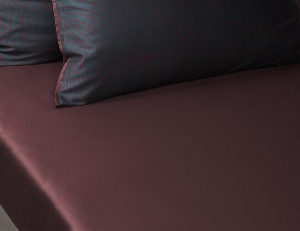 Dodo Pavone Fitted Sheet Dark Red