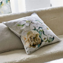 Carregar imagem no visualizador da galeria, Jardin Botanique Grande Birch Linen Cushion
