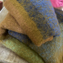 Carregar imagem no visualizador da galeria, Mikome Indigo Mohair Throw
