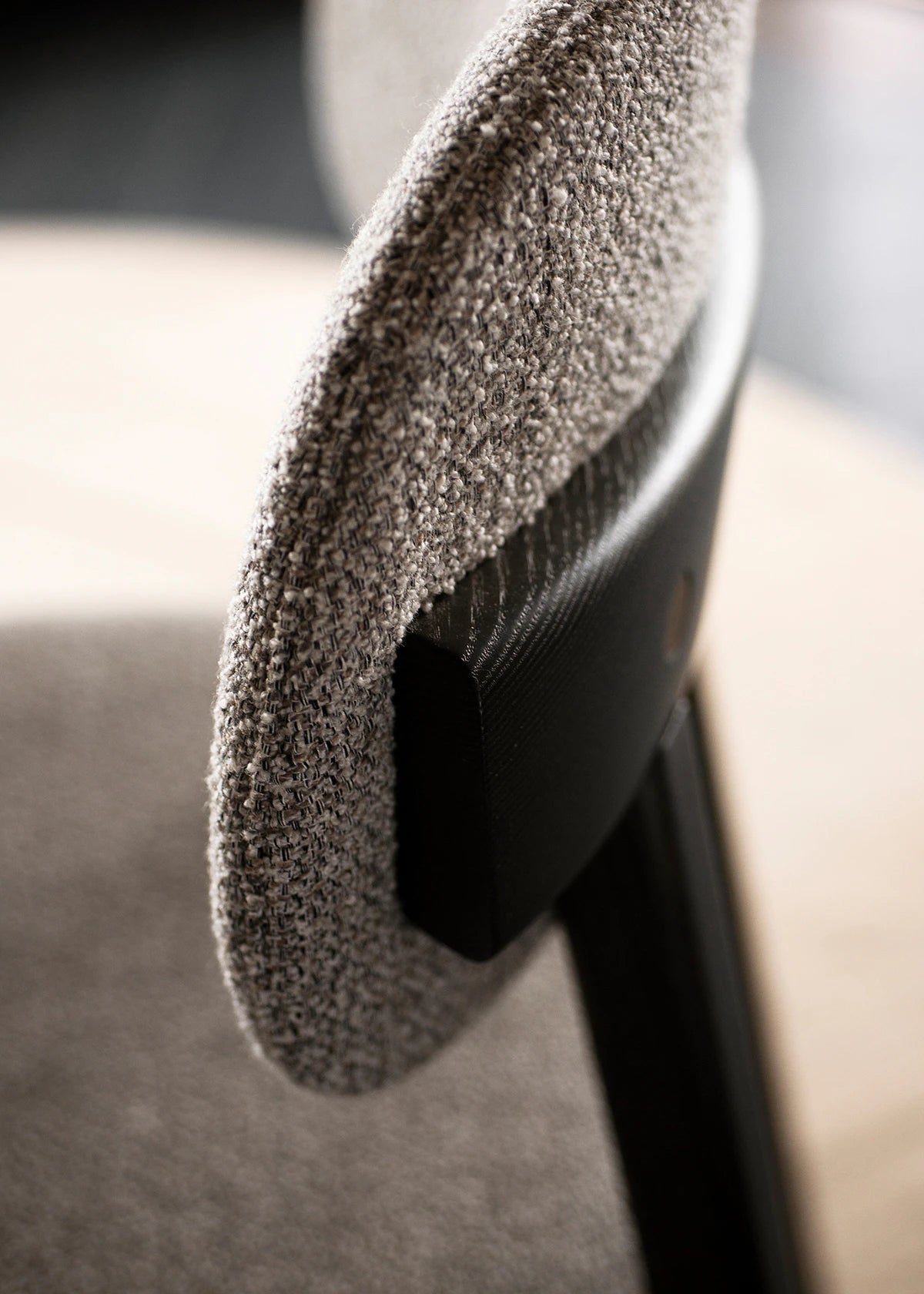Helvetica 868 Dining Chair