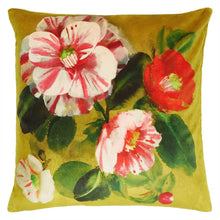 Carregar imagem no visualizador da galeria, Camellia Velours Mimosa Cushion
