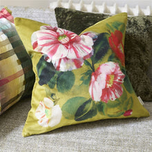 Carregar imagem no visualizador da galeria, Camellia Velours Mimosa Cushion
