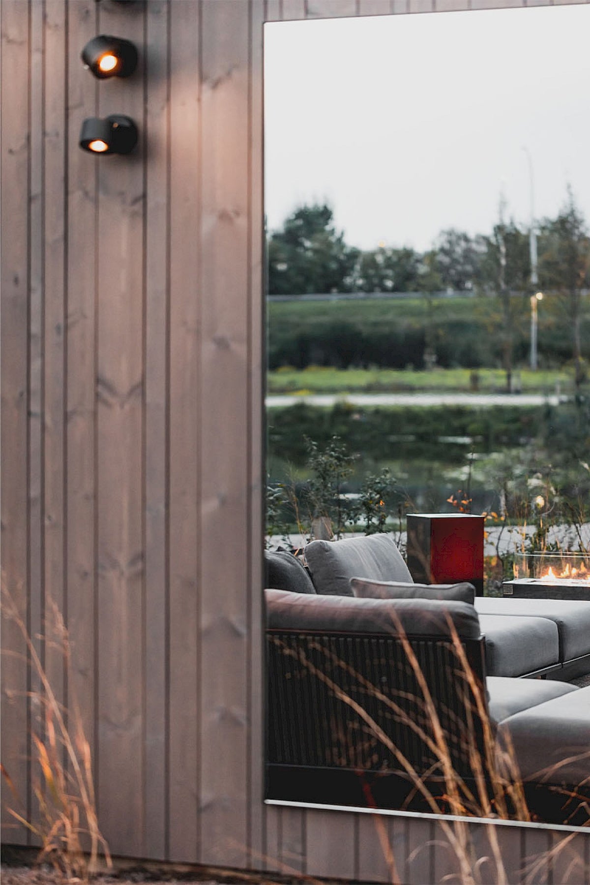 Lucka Outdoor black Hall