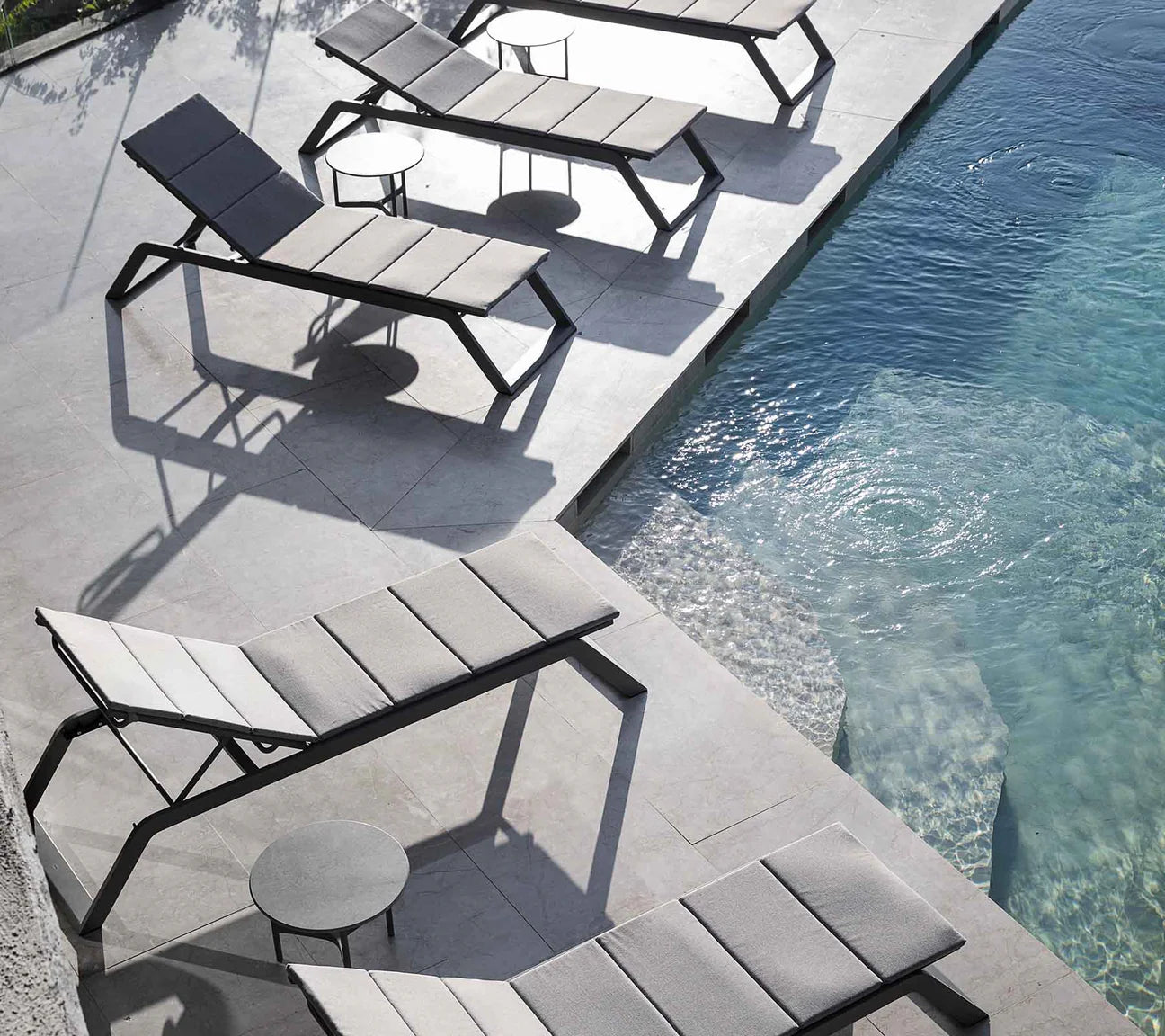 Siesta sunbed with cushion