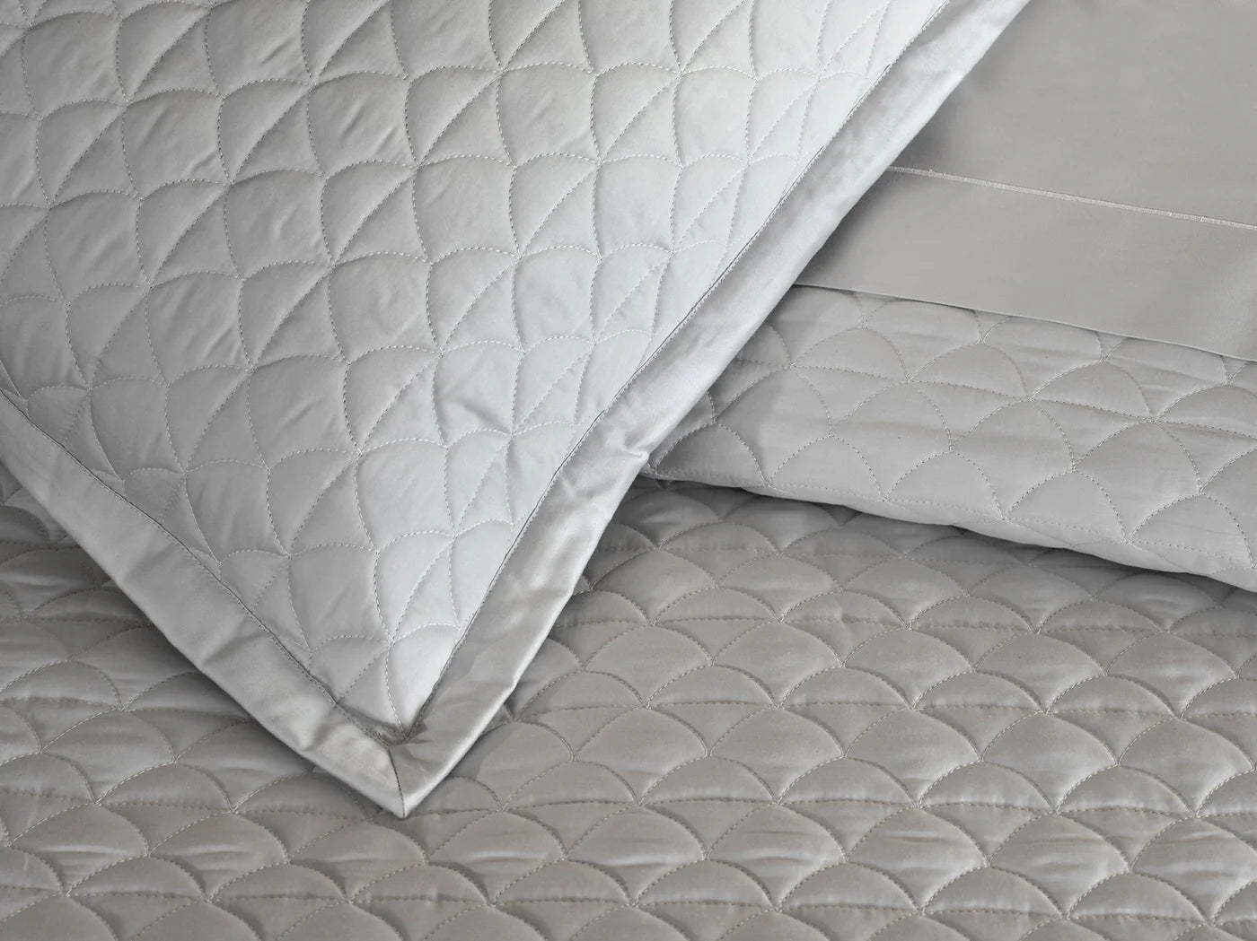 Suave bedspread
