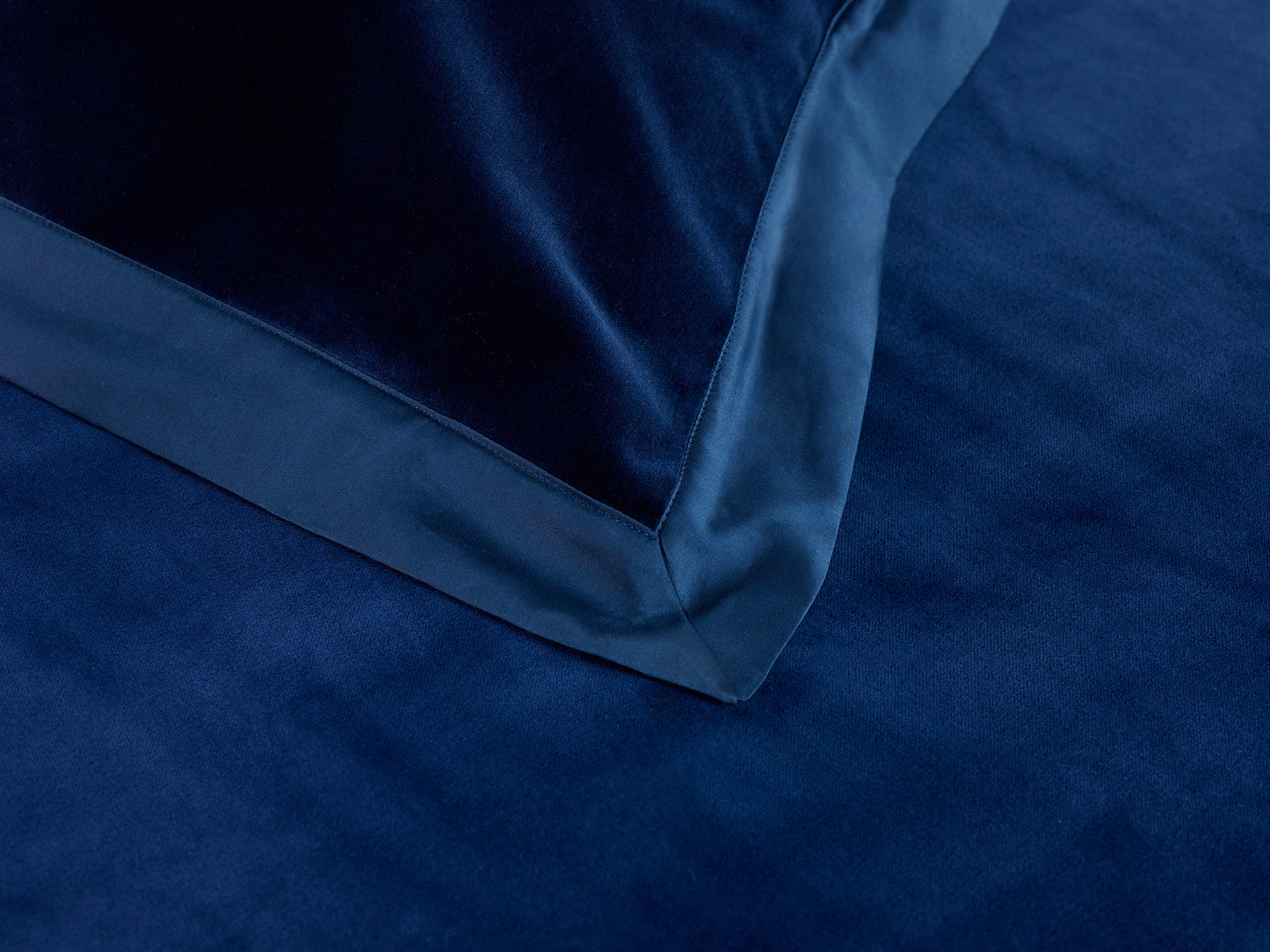 Cirrus bedspread