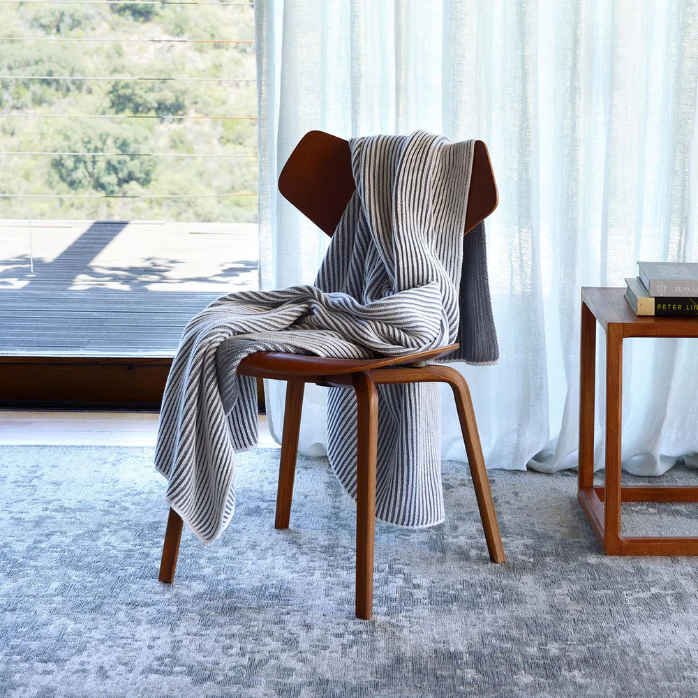 Anamar throw