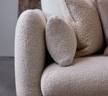 Carregar imagem no visualizador da galeria, Bloom 3-seater sofa w/plinth
