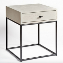 Carregar imagem no visualizador da galeria, Alaya Bedside Table
