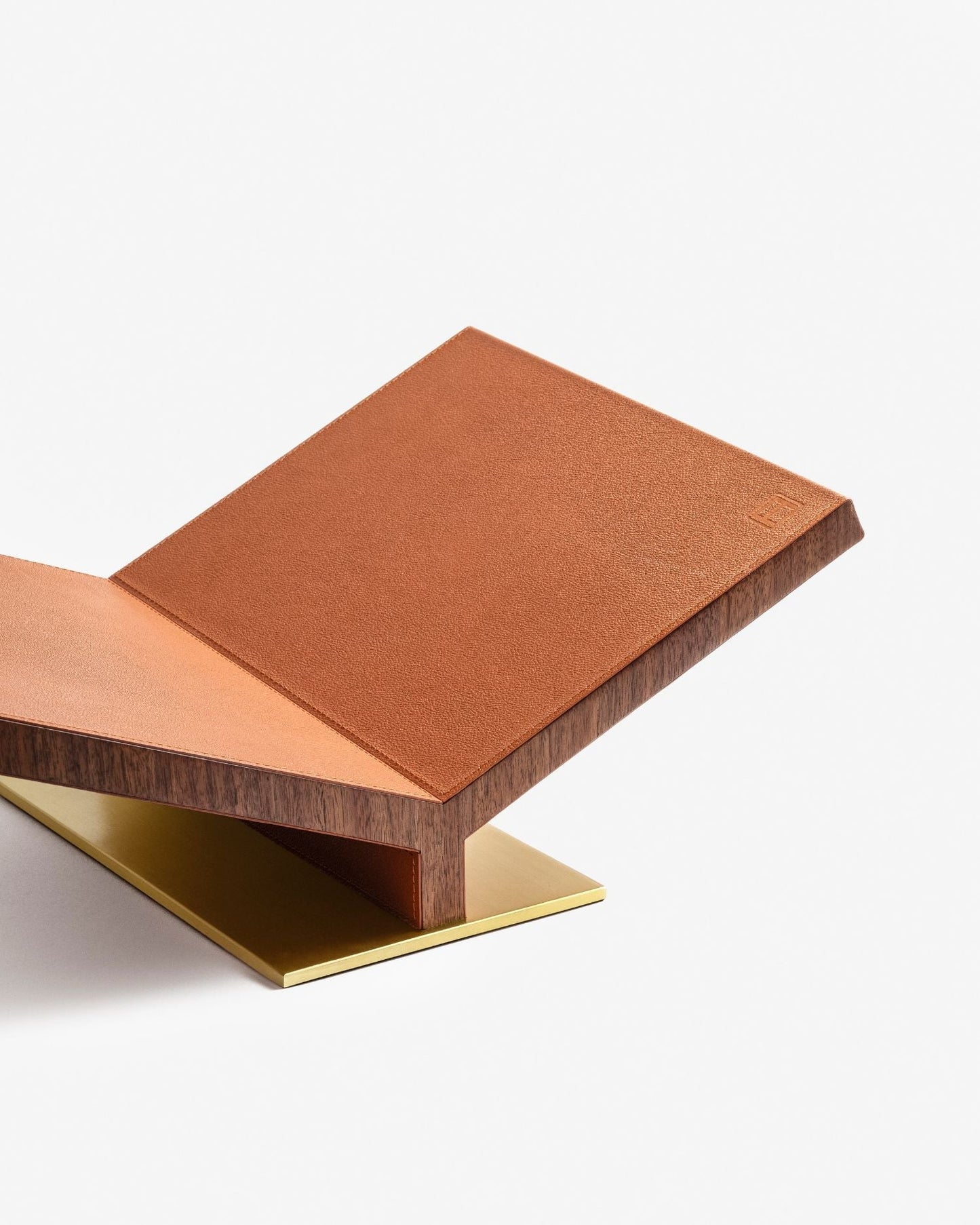 Collector Bookstand Camel