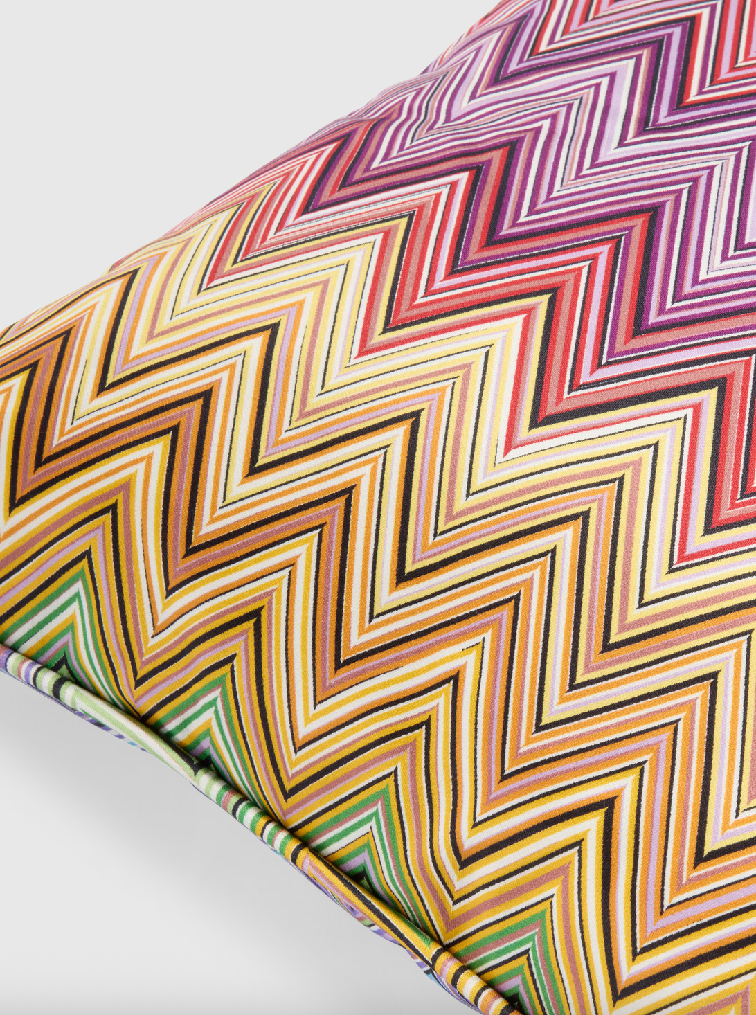 Jarris Cushion - Red & Multicoloured (40 x 40 cm)