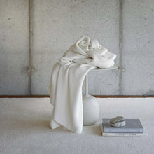 Carregar imagem no visualizador da galeria, Lilium throw
