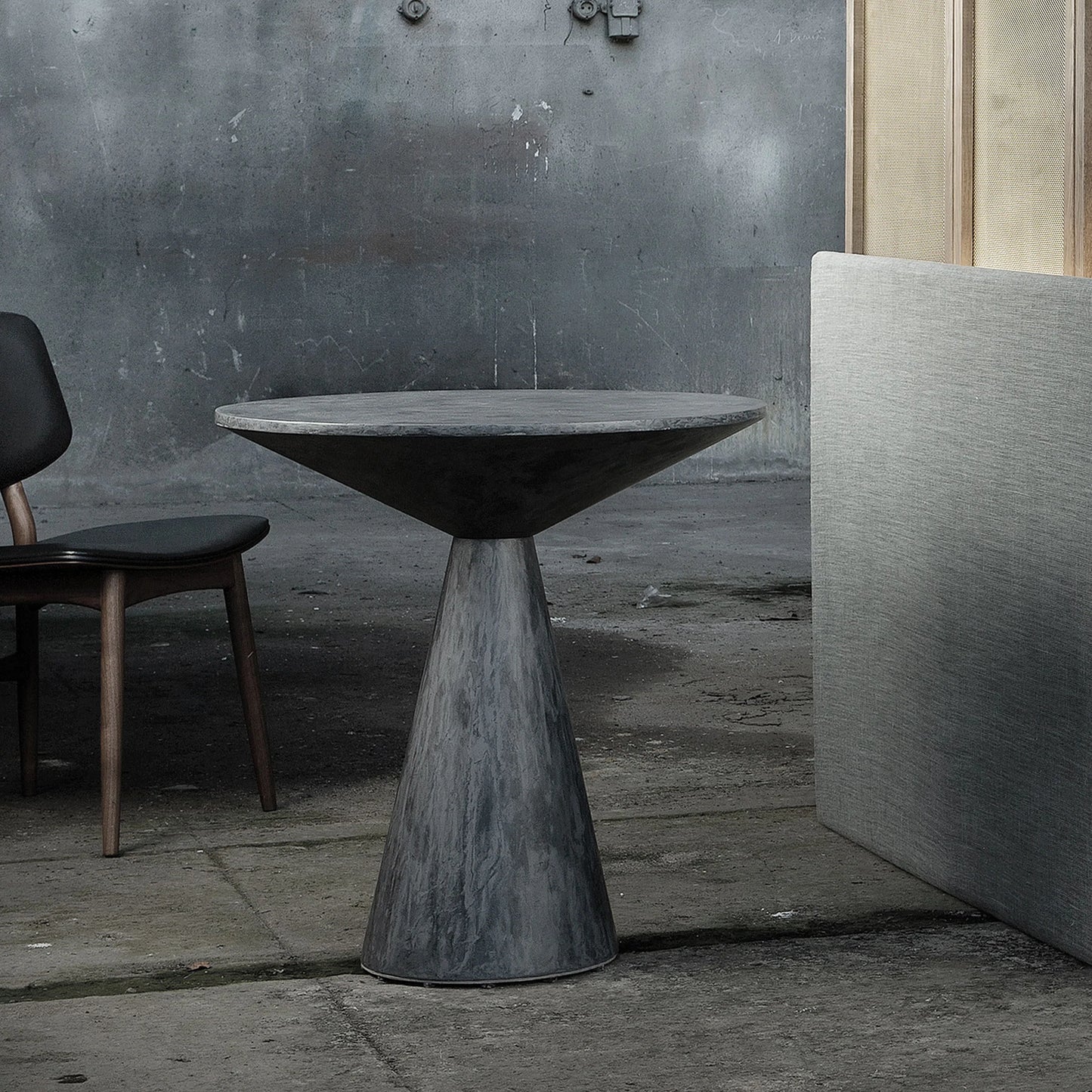 Lola Dinig Table