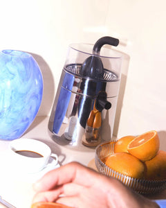 Toru electric citrus-squeezer