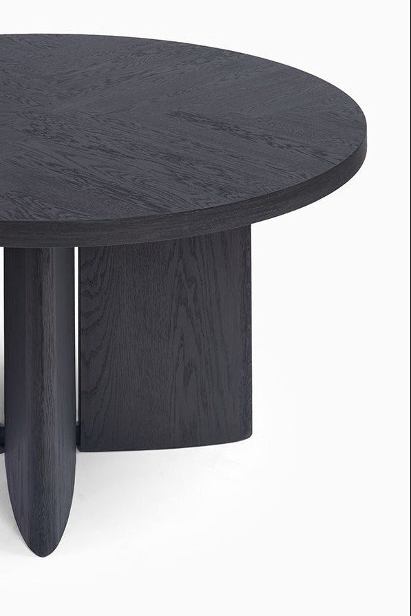The San José Round dinig table