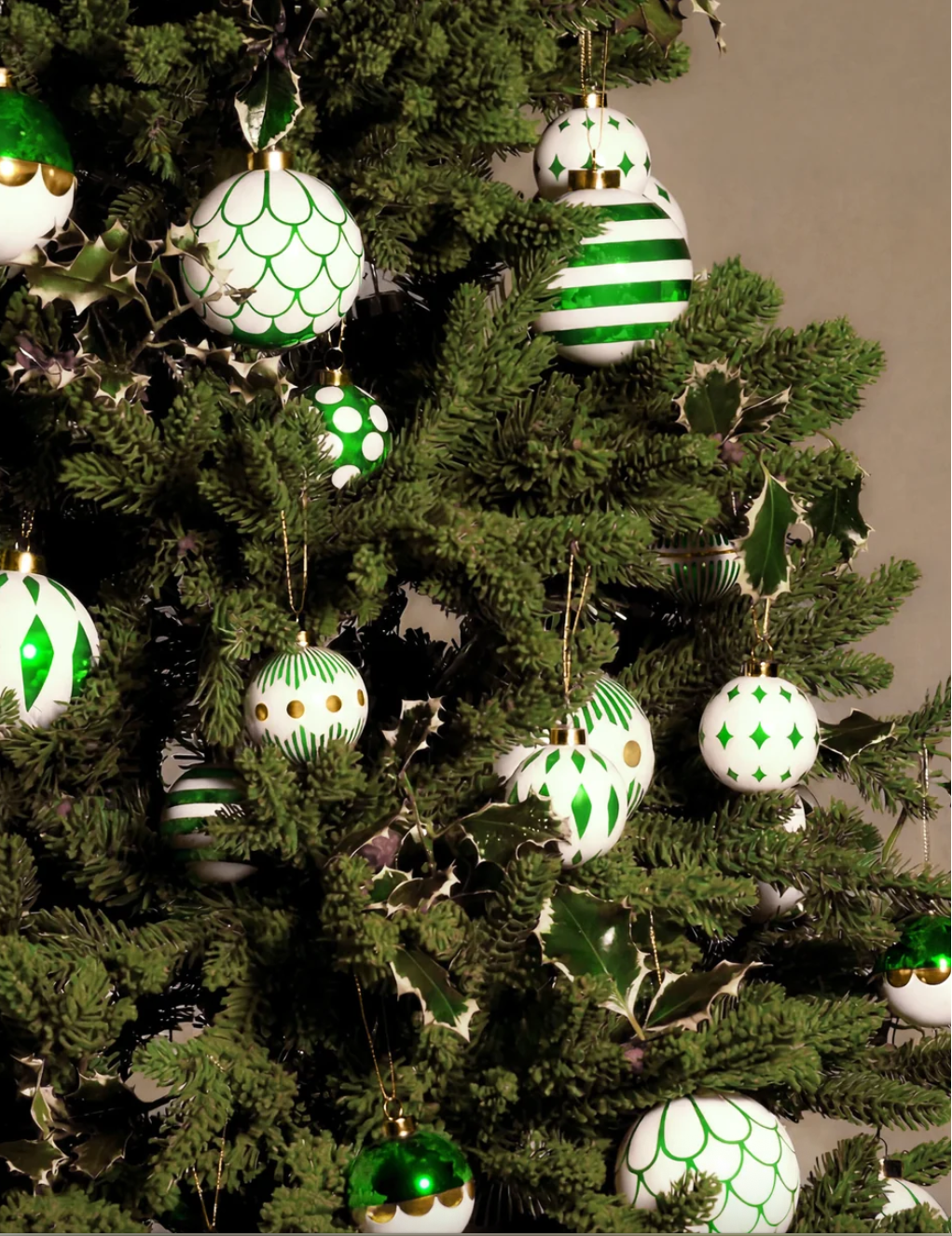 Delight  Set of 2 Christmas Bauble (Green)