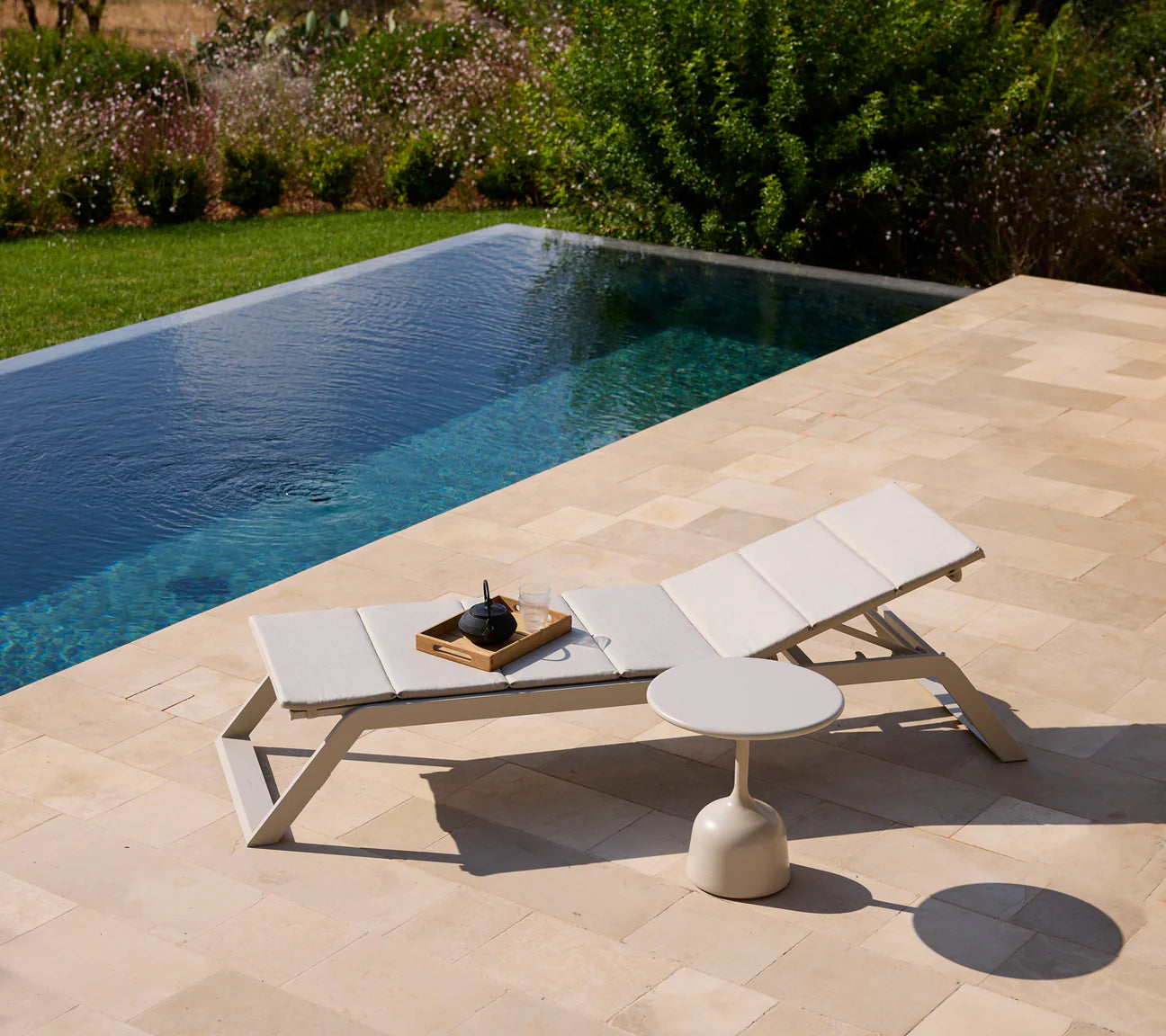 Siesta sunbed with cushion