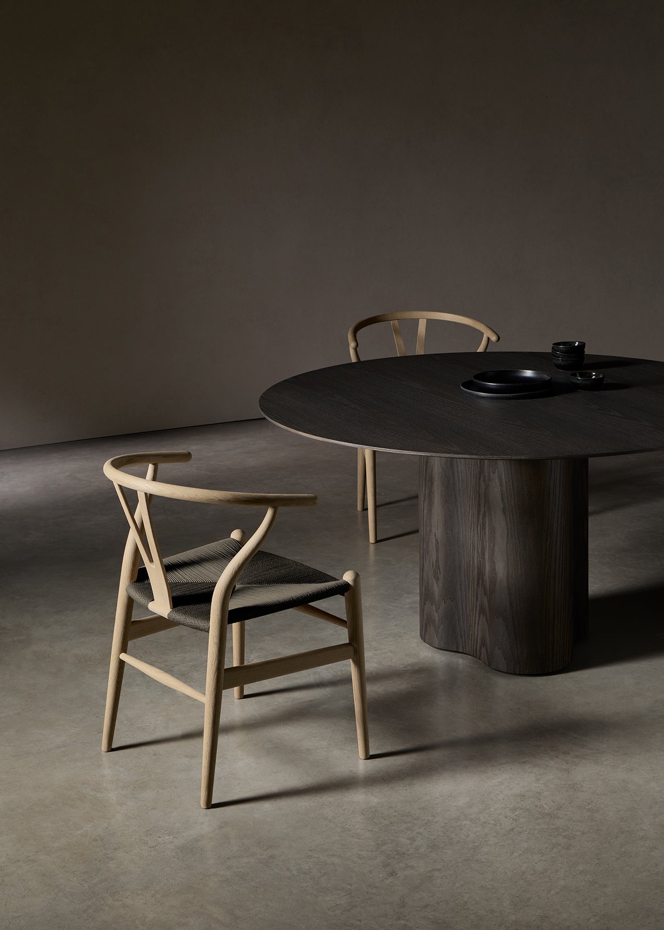 Stella  Dining Table ø 120 - Ash and Oak  (base)