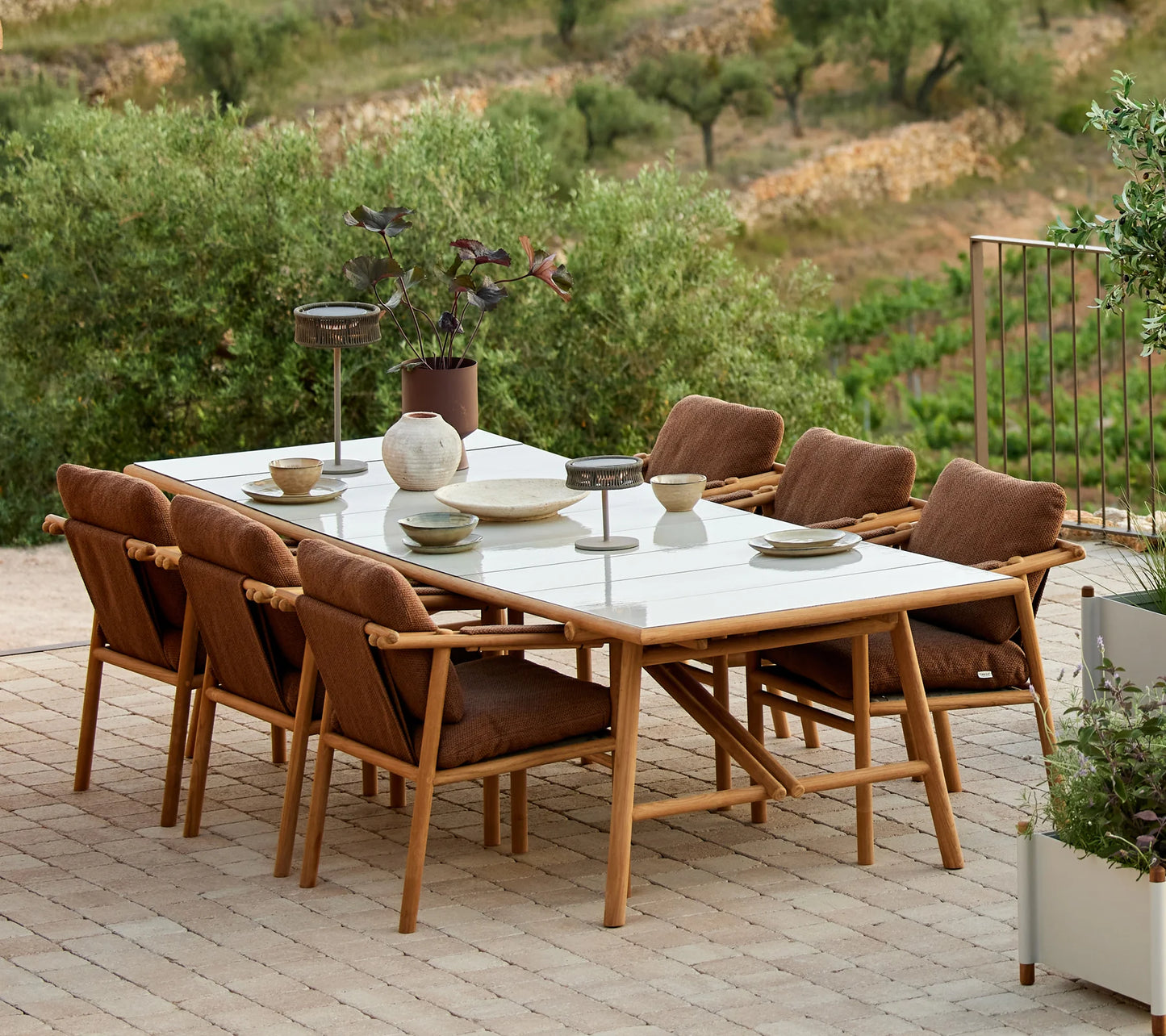 Sticks dining table
