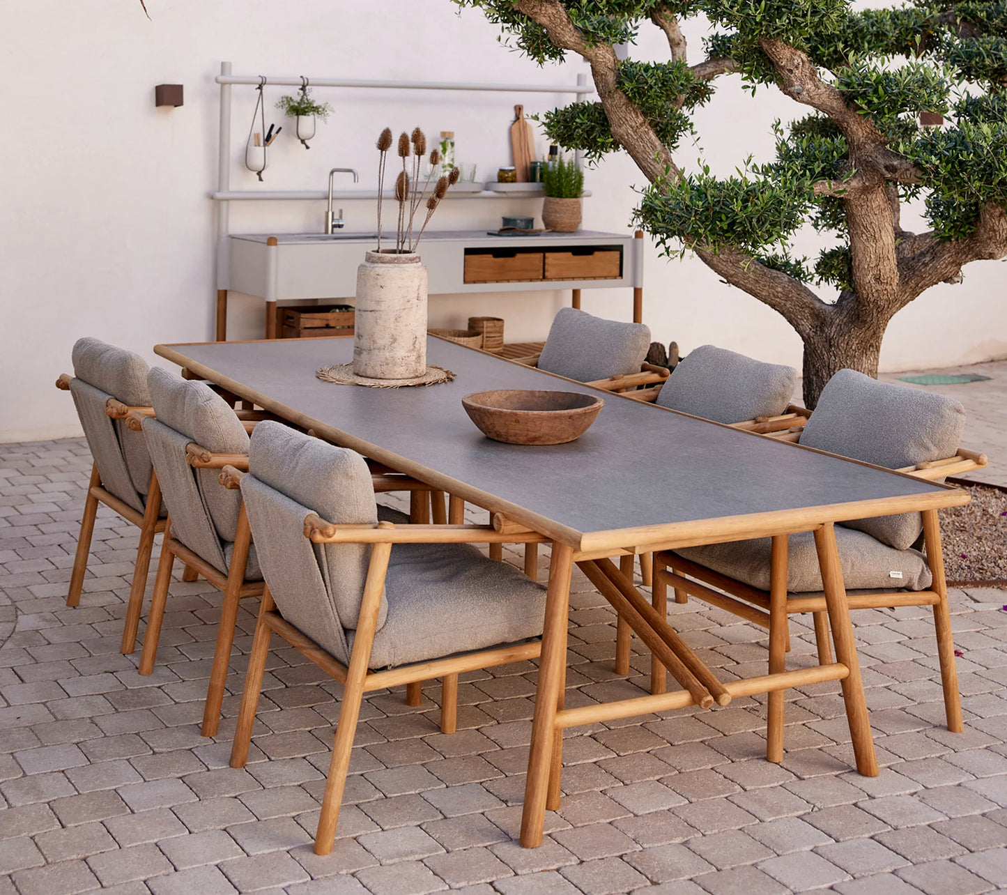 Sticks dining table
