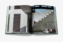 Carregar imagem no visualizador da galeria, Tulum Gypset - Candle and Book Gift Set
