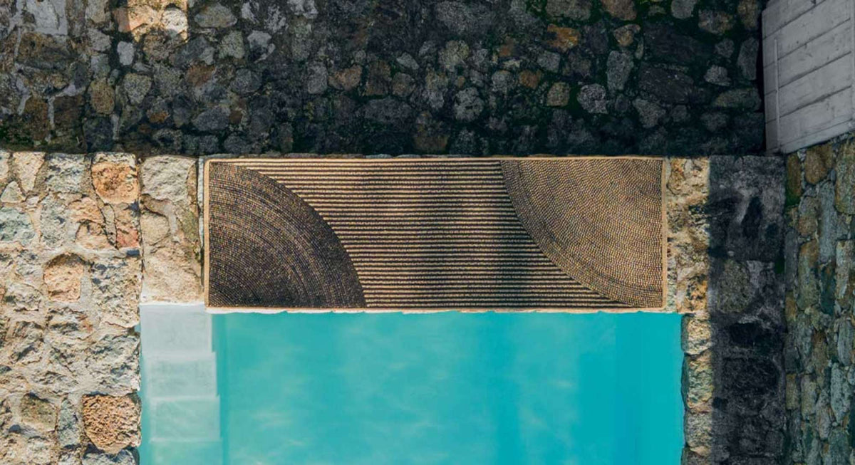 Holiday rug - black